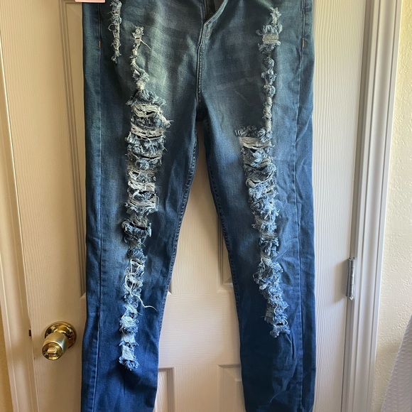 Distorted Jeans PRETTYLITTLE THING NWT - Picture 2 of 9